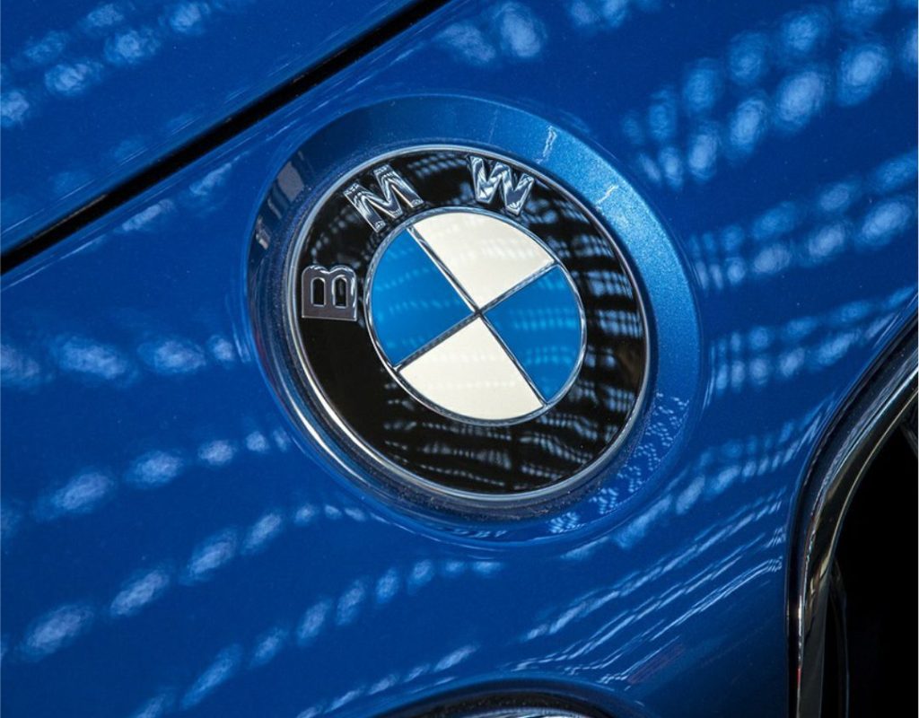 Por que marcas de carro estão mudando seus logotipos?